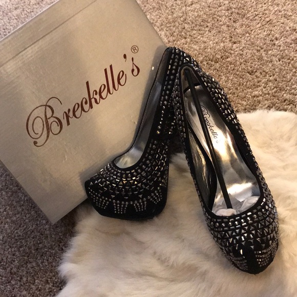 NWT Stud Pumps - Picture 2 of 5